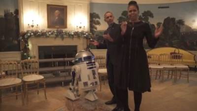 La pareja presidencial bailó junto a R2D2 y un par de Stormtroopers.