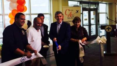 A la llegada del primer vuelo a Nueva Orleans asistieron autoridades consulares y ejecutivos de Choice.