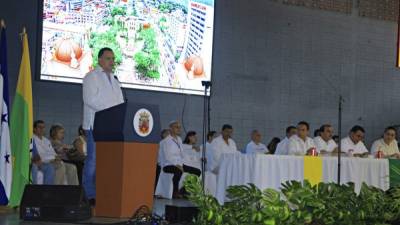 El alcalde Armando Calidonio expuso los avances en modernización y tecnología. Foto: jorge gonzales