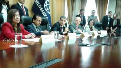 El acuerdo fue firmado por el representante del BM para Centroamérica, Humberto López, y por el secrerario de Finanzas de Honduras, Wilfredo Cerrato.