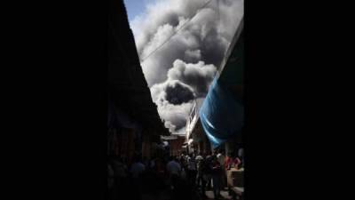 El humo se extendió por la ciudad de Tegucigalpa durante el siniestro.