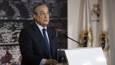 El presidente del Real Madrid no pierde ningún detalle.