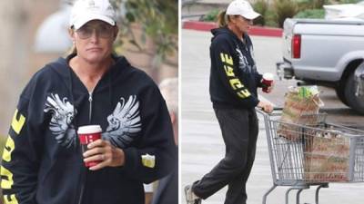 El ex marido de Kris Jenner cada vez se pone más 'coqueto'. Salió por el mandado vistiendo en ropa deportiva y con manicure francés.