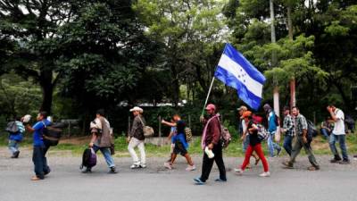 Migrantes hondureños caminan con destino a Estados Unidos. Foto archivo EFE