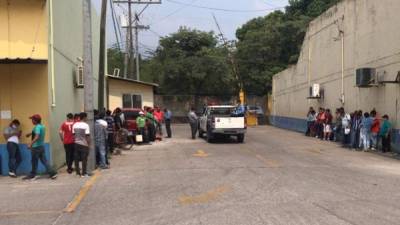 Los detenidos fueron llevados a las instalaciones de la Policía Nacional en San Pedro Sula.