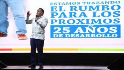 El alcalde Armando Calidonio durante su disertación en la presentación del Plan Maestro durante el cabildo abierto realizado en el Gimnasio Municipal.