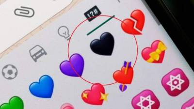 Hay cientos de emojis en WhatsApp que cuentan con un significado oculto o distinto al que creías saber, este es justo el caso del emoji del corazón negro. ¿Sabes qué es lo que quiere decir? Te lo explicaremos.