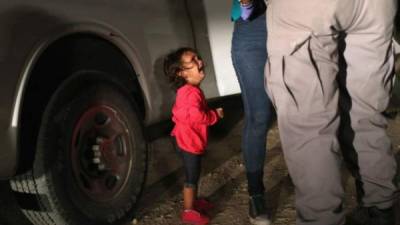 La fotografía 'Niña llorando en la frontera', tomada por John Moore, se hizo viral en junio del año pasado, pues sirvió para visualizar la política de separación familiar en la frontera dictada por el presidente de Estados Unidos, Donald Trump.