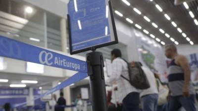 850 dólares es el costo promedio, que varía también entre 900 dólares, del boleto aéreo para el vuelo directo entre Madrid y San Pedro Sula. Estos costos pueden variar por temporada.