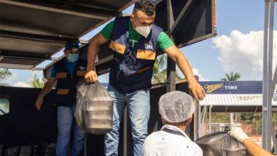 La meta de esta actividad solidaria es llevar 60,000 platos a las comunidades afectadas por las tormentas tropicales Eta y Iota.