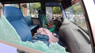 Conductor y pasajero resultaron heridos en el atentado contra la unidad de transporte público.