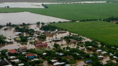 Las fuertes lluvias que han provocado el desbordamiento de los ríos Choluteca y Goascorán mantienen incomunicados a los habitantes de más de 18 comunidades en el sur.