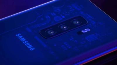 Esta sería la primera vez que Samsung lanzase tres versiones distintas del mismo modelo de alta gama.