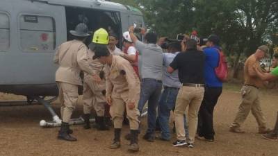 Los jóvenes fueron trasladados en un helicóptero de la Fuerza Aérea Hondureña.