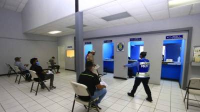 Los ciudadanos pueden acudir a las oficinas en San Pedro Sula a realizar trámites de renovación y emisión de licencias, así como el pago de infracciones.