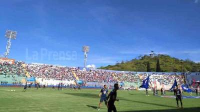 El estadio Nacional de Tegucigalpa cuenta con un aforo para aproximadamente 35,000 espectadores.
