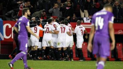 El Real Madrid perdió el invicto con una derrota en el campo del Sevilla.