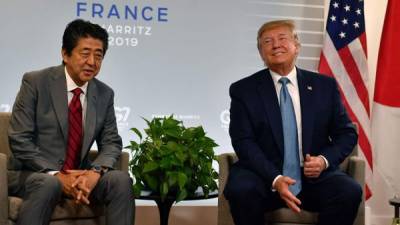 US President Donald Trump (R) reacts as Japan's Prime Minister Shinzo Abe speaks during their bilateral meeting at the Bellevue centre in Biarritz, south-west France on August 25, 2019, on the second day of the annual G7 Summit attended by the leaders of the world's seven richest democracies, Britain, Canada, France, Germany, Italy, Japan and the United States. / AFP / Nicholas Kamm