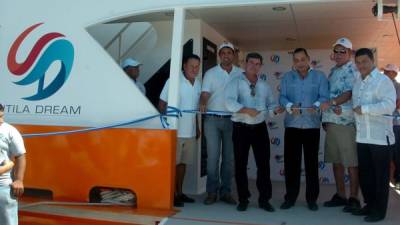 Autoridades y empresarios inauguraron las operaciones del ferry. Fotos: Samuel Zelaya.