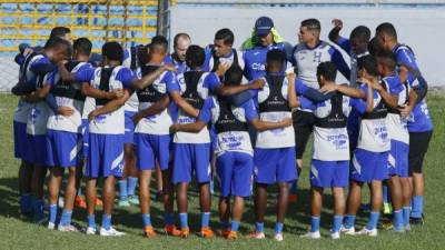 Llegó la hora de la verdad. Este lunes la selección de Honduras hace su debut en la Copa Oro enfrentando a Jamaica en Kingston, en duelo a realizarse a partir de las 7:30pm, horario hondureño. Fabián Coito hará algunos cambios en el 11 titular de la H.