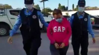 La joven detenida tenía una orden de captura por tráfico de drogas.