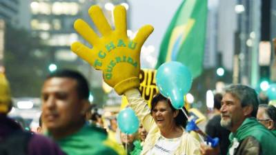 Esta semana, izquierdistas salieron a las calles en Brasil para apoyar a la destituida Dilma Rousseff. Foto: AFP/Miguel Schincariol