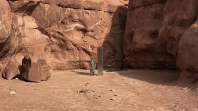 El primer monolito fue descubierto por funcionarios estadounidenses en un remoto desierto de Utah./