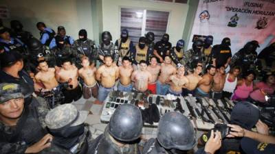18 pandilleros supuestamente responsables de participar este martes en el asesinato a tiros del periodista hondureño Igor Padilla, en San Pedro Sula, fueron capturados por fuerzas de seguridad del Estado.