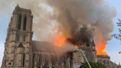 La estructura se salvó de un derrumbe, informaron el cuerpo de bomberos de París.