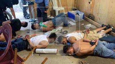 Ocho miembros de la Mara Salvatrucha (MS-13) fueron capturados este miércoles con droga y armas de grueso calibre en San Pedro Sula.