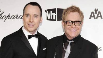 Los famosos esposos David Furnish y Elton John.