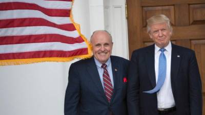 el magnate se reunió ayer con el exalcalde de nueva York rudy guliani. Foto: AFP/Don Emmert