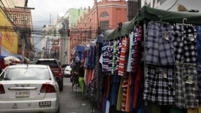 Transitar por las calles del centro se ha convertido en un caos.