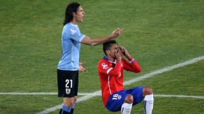 El jugador causó la furia de Cavani para luego provocar la expulsión del uruguayo.