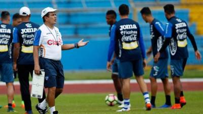 La Selección de Honduras recibe este martes a Costa Rica a partir de las 3 de la tarde en el estadio Morazán en un duelo de vida o muerte en donde la Bicolor debe de ganar luego de la paliza de 6-0 que encajó a manos de EUA el pasado viernes. Hoy la H ha cerrado filas y se espera posiblen cambios en el 11 titular, aquí te los presentamos.