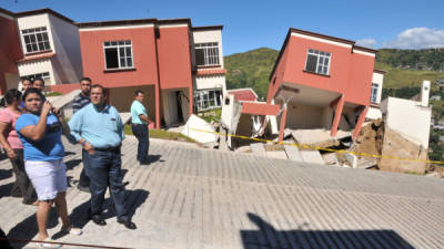 Una de varias casas con griestas sucumbió por completo