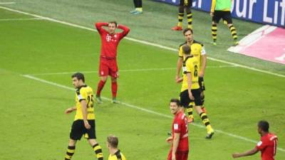 El alemán no podía creer la oportunidad de gol que hechó a perder.