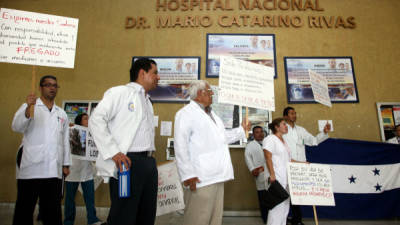 Los doctores del Hospital Mario Catarino Rivas se mantienen firmes en su lucha como gremio.