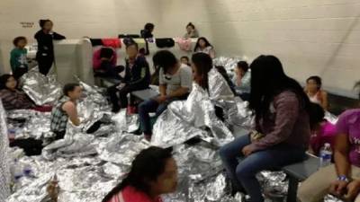 Cientos de migrantes permanecen detenidos en 'peligrosas' condiciones en el sur de Texas./DHS.