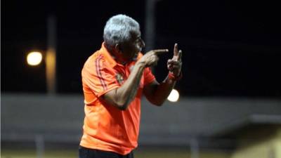 Héctor Castellón seguirá en el banquillo del Honduras Progreso.