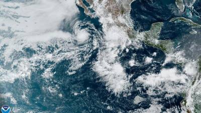 Imagen satelital del huracán Beatriz en el Pacífico de México.