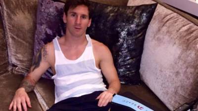 Messi sufrió una lesión en su rodilla.