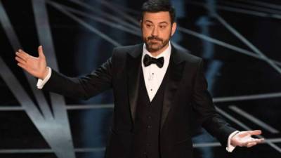 El conductor Jimmy Kimmel inició la ceremonia bromeando sobre el incidente del año pasado.