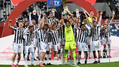 La Juventus le ganó al Atalanta en la final de la Copa Italia y levantó el título. Foto AFP