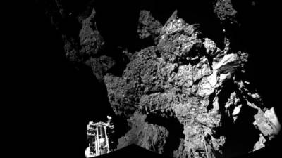 El módulo de aterrizaje de Rosetta Philae aterriza con seguridad en la superficie del cometa 67P / Churyumov-Gerasimenko. AFP