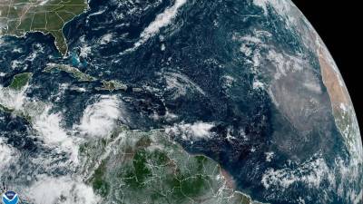 Imagen satelital cedida por la Oficina Nacional de Administración Oceánica y Atmosférica de Estados Unidos (NOAA) a través del Centro Nacional de Huracanes (NHC), en la que se muestra el estado del clima en el Atlántico.