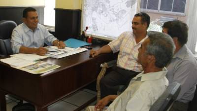 El regidor José Antonio Rivera se reunió con los representantes de la feria.