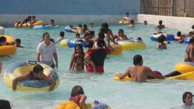 El parque acuático es una de las opciones para los que prefirieron quedarse.