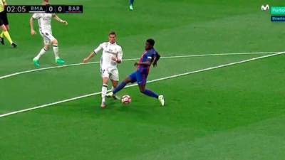 La imagen que muestra el contacto de Samuel Umtiti a Cristiano Ronaldo.