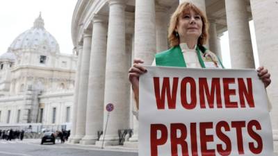 Según Janice Sevre-Duszynska, ella y otra sacerdote mujer fueron recibidas por un 'alto responsable' de la secretaría de Estado, órgano central de la curia. AFP